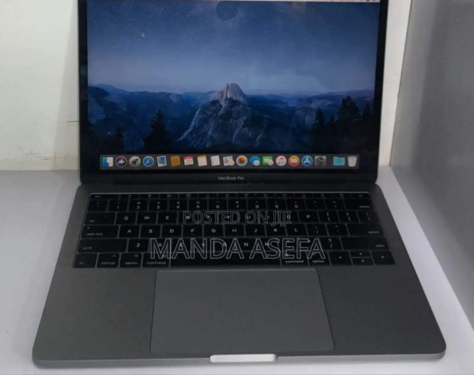 New Laptop Apple MacBook Pro 2017 8GB Intel Core I5 SSD 256GB