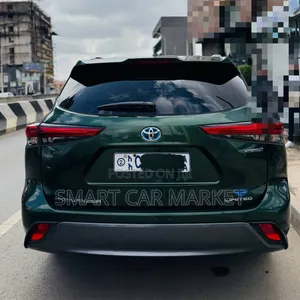 Toyota Highlander Hybrid 2022 Green