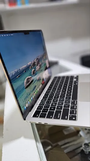 New Laptop Apple MacBook Air 2022 M2 8GB Apple M2 SSD 256GB