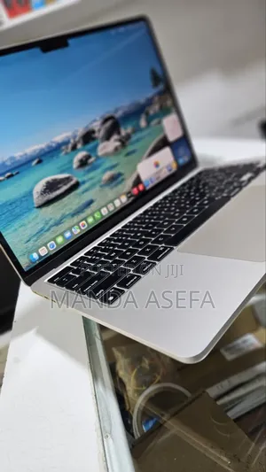 New Laptop Apple MacBook Air 2022 M2 8GB Apple M2 SSD 256GB