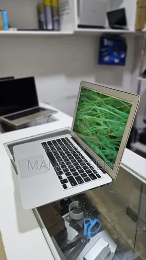 New Laptop Apple MacBook Air 2015 8GB Intel Core I5 SSD 256GB