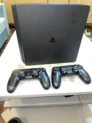 Play Station 4 Slim