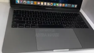 New Laptop Apple MacBook Pro 2017 8GB Intel Core I5 SSD 256GB