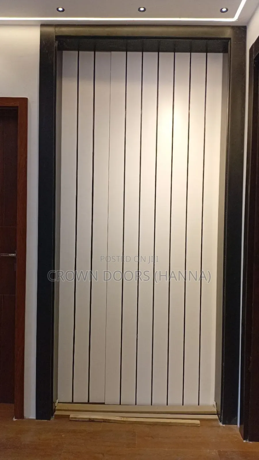 ክራውን በር በኢትዮጵያ ትልቁ በር ማምረቻ ኩባንያ ከእንጨት ፋይበር ፣ ከተፈጥሮ ድንጋይ የተሰሩ ናቸው