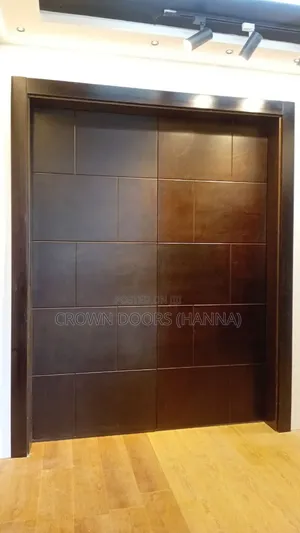 ክራውን በር በኢትዮጵያ ትልቁ በር ማምረቻ ኩባንያ ከእንጨት ፋይበር ፣ ከተፈጥሮ ድንጋይ የተሰሩ ናቸው