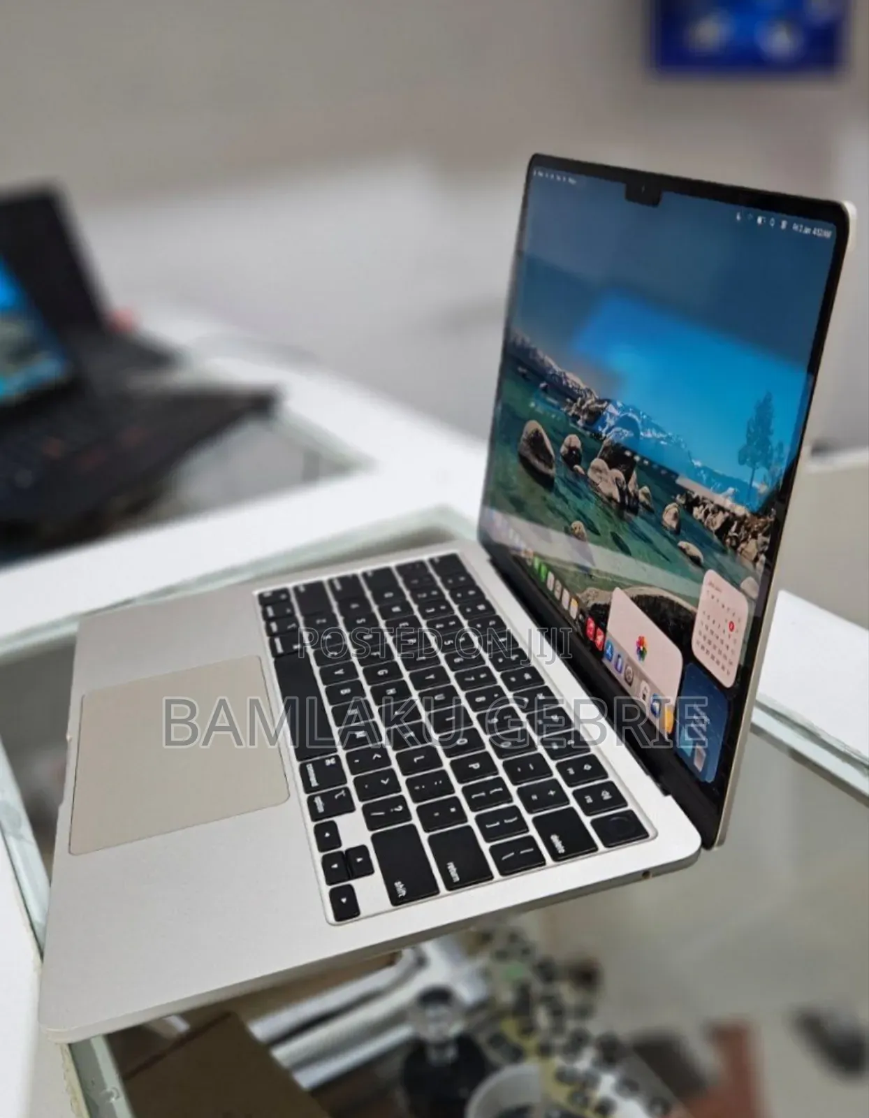 New Laptop Apple MacBook Air 2022 M2 8GB Apple M2 SSD 256GB