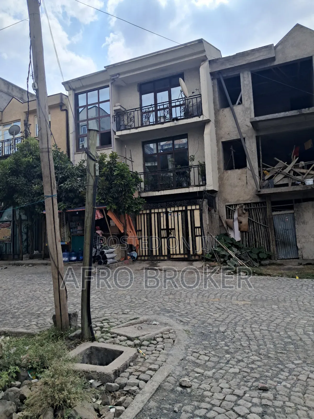 5bdrm House in Tuludimtu, Akaky Kaliti for sale