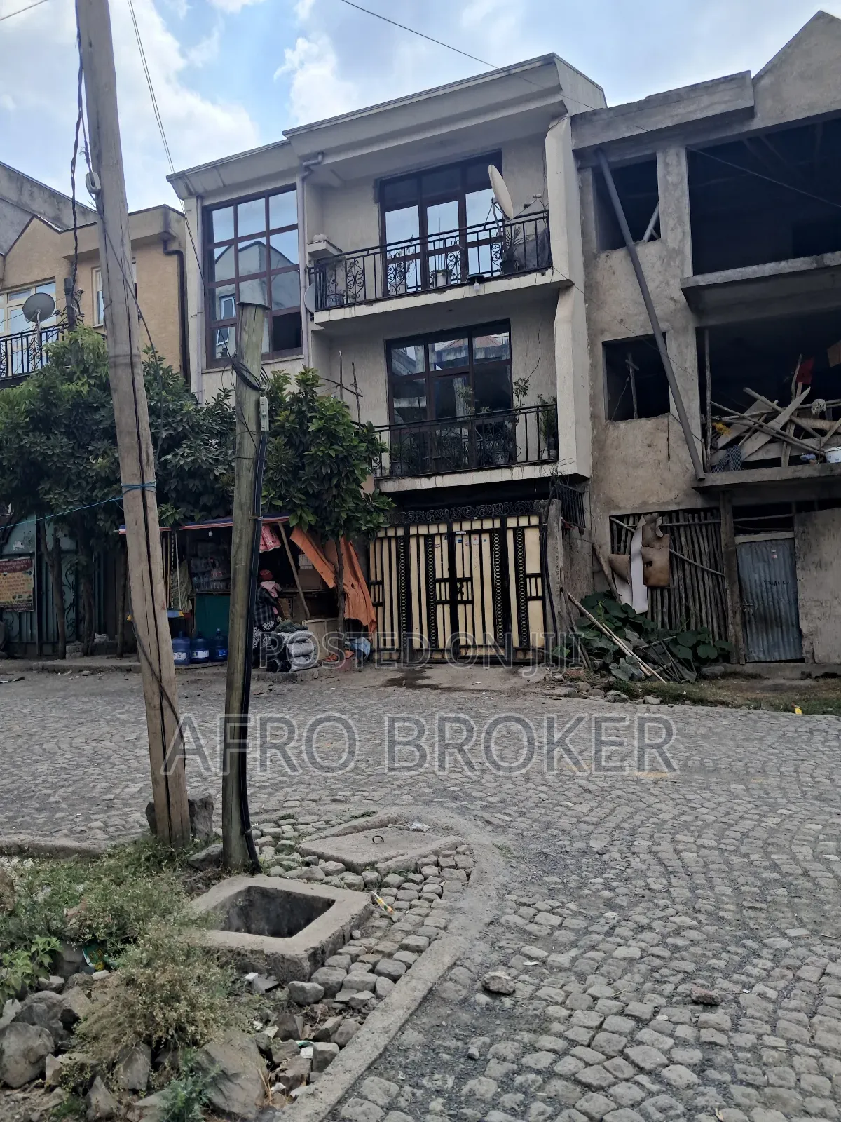 5bdrm House in Tuludimtu, Akaky Kaliti for sale