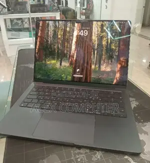 New Apple MacBook Pro 2024 M4 14-Inch 24GB Apple M4 Pro SSD 512GB