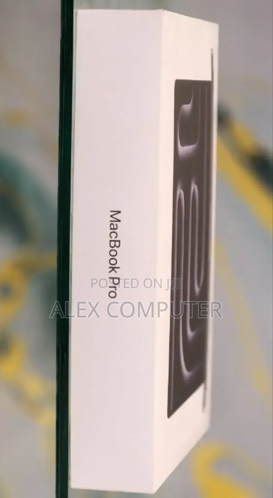 New Laptop Apple Macbook Pro 2025 M5 14-Inch 16GB Apple M5 SSD 512GB