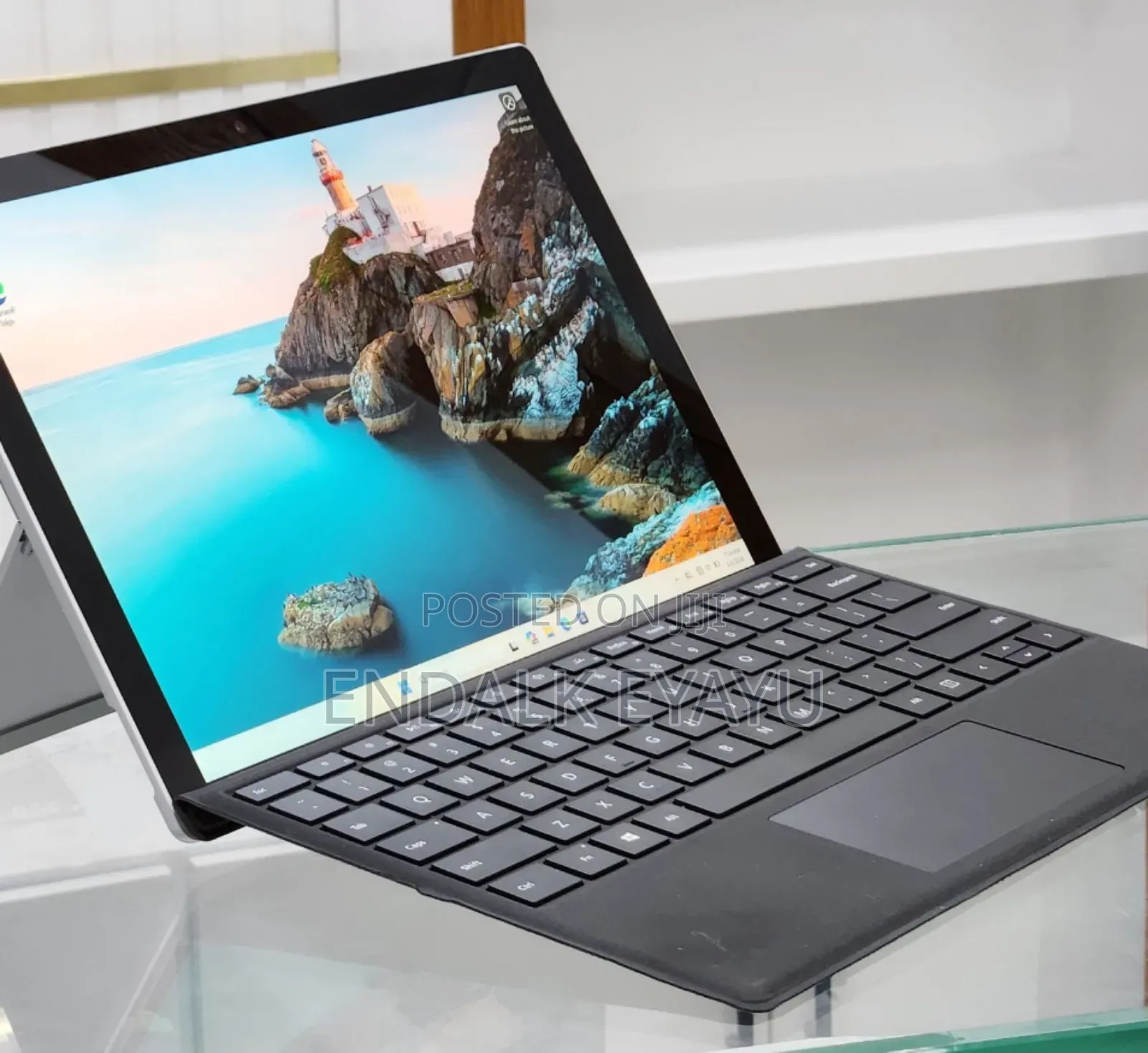 New Laptop Microsoft Surface 8GB Intel Core I7 SSD 256GB