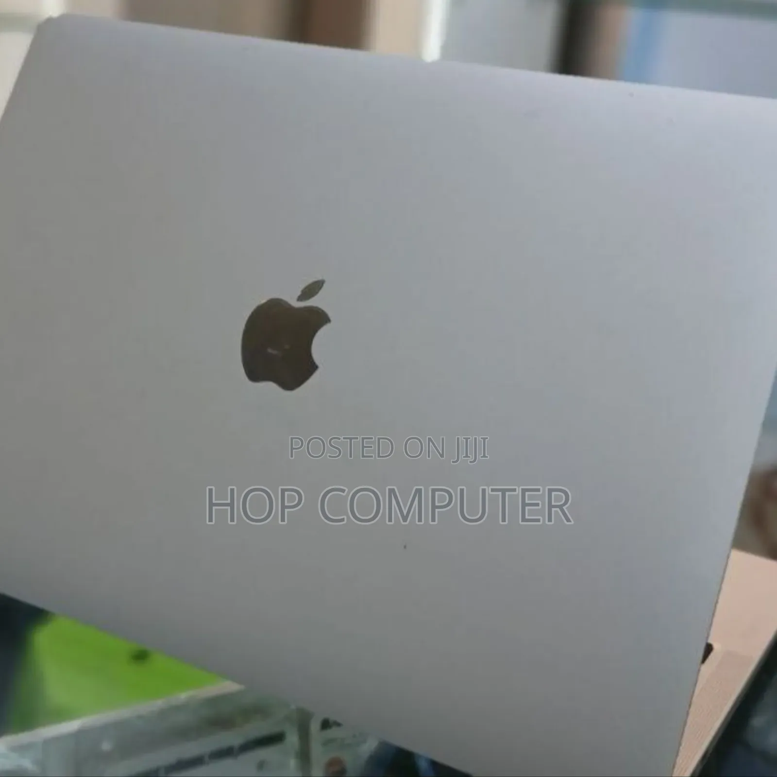 New Laptop Apple MacBook Pro 2022 M2 8GB Apple M2 SSD 256GB