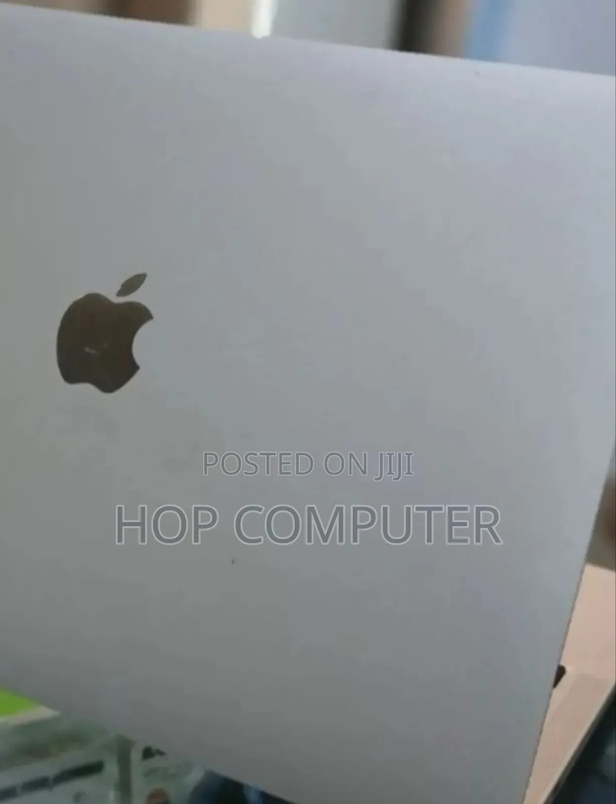 New Laptop Apple MacBook Pro 2022 M2 8GB Apple M2 SSD 256GB