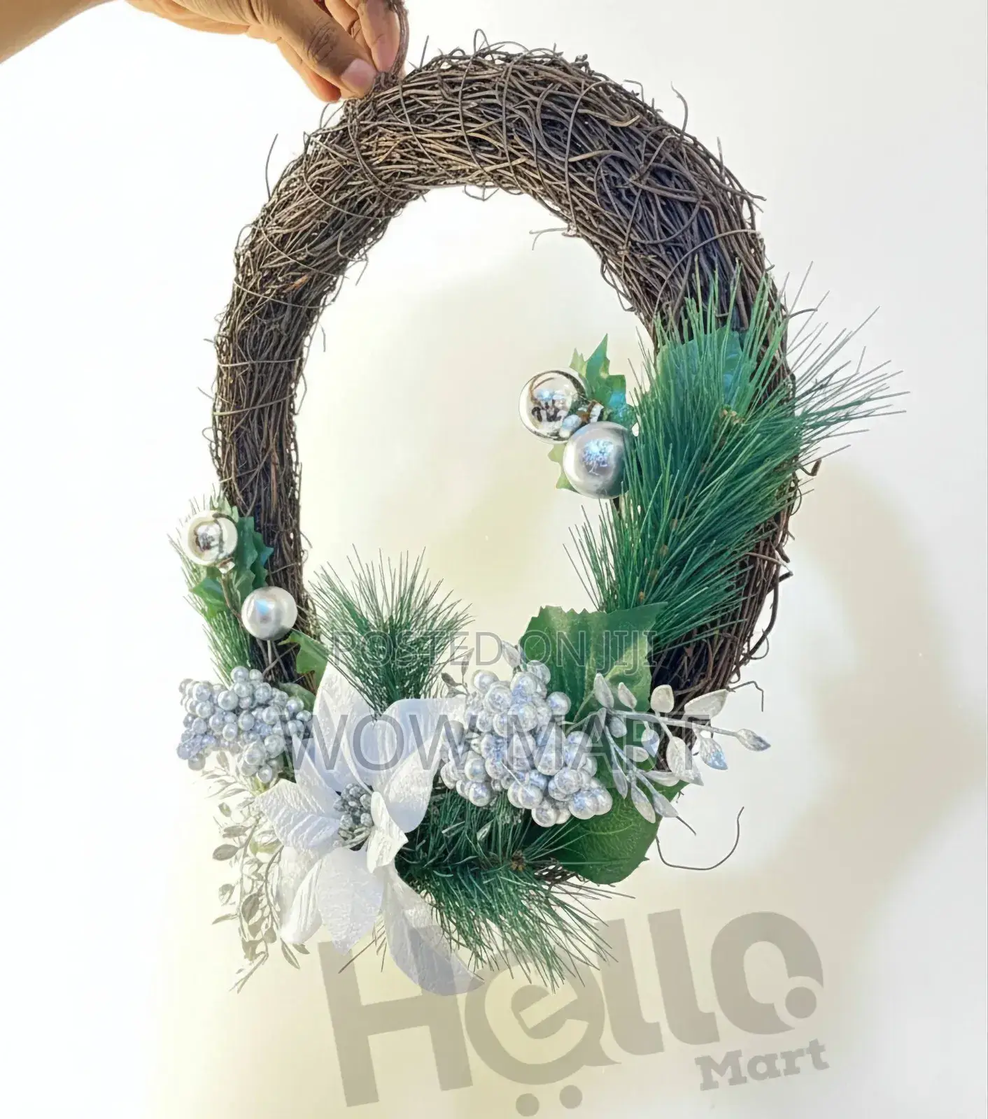 Christmas Wreath Featuring Silver Bauble