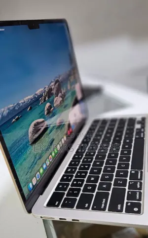 New Laptop Apple MacBook Air 2022 M2 8GB Apple M2 SSD 256GB