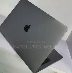 New Laptop Apple MacBook Pro 2017 8GB Intel Core I5 SSD 256GB