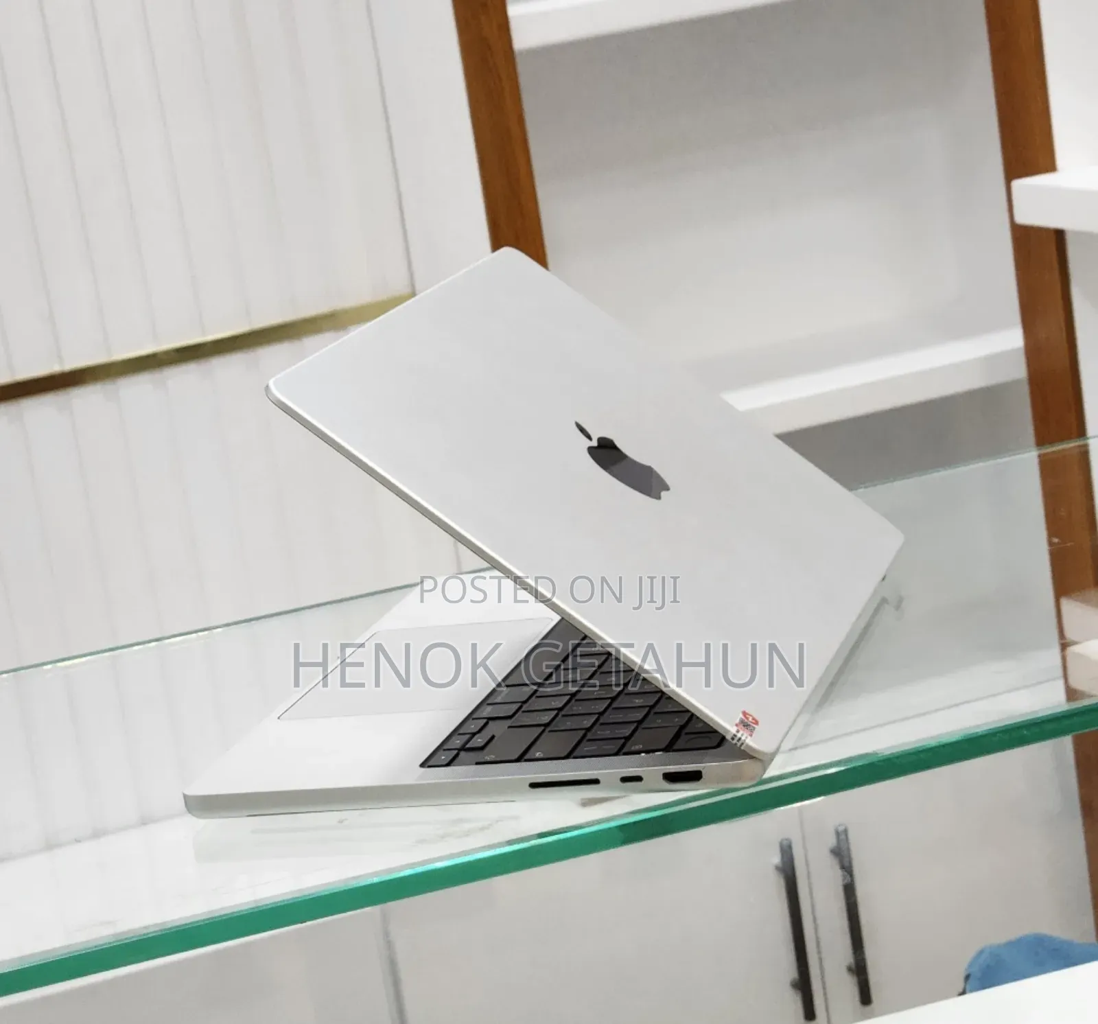 New Laptop Apple MacBook Pro 2023 M3 14-Inch 18GB Apple M3 SSD 512GB