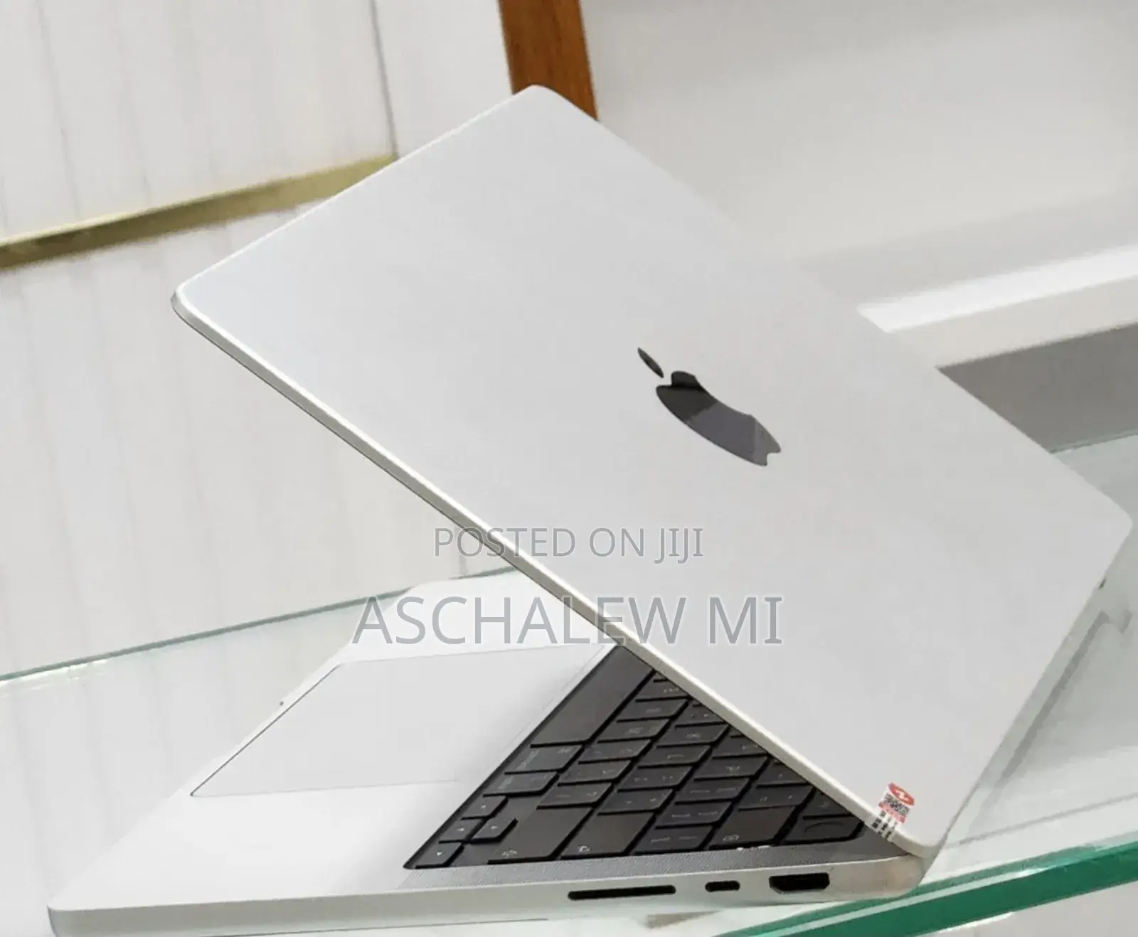 New Apple MacBook Pro 2023 M3 14-Inch 18GB Apple M3 Pro SSD 512GB