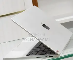 New Apple MacBook Pro 2023 M3 14-Inch 18GB Apple M3 Pro SSD 512GB