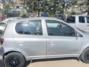Toyota Vitz 2001 Silver