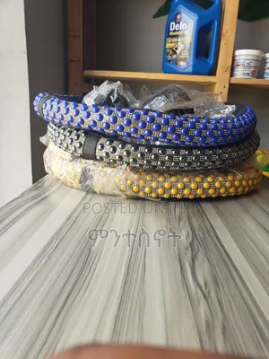 የisuzu እና Obama መሪ ልብስ