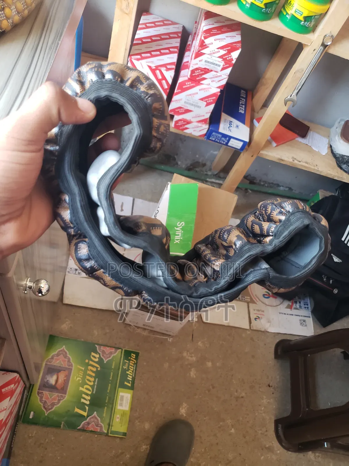 የisuzu እና Obama መሪ ልብስ