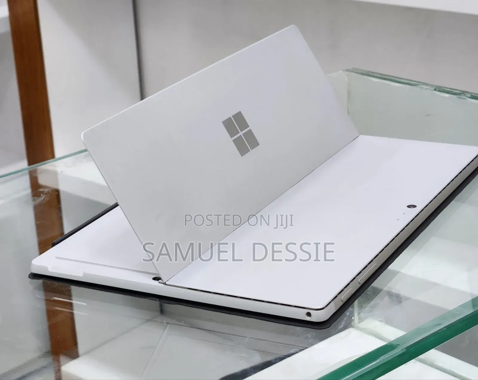 New Laptop Microsoft Surface 8GB Intel Core I7 SSD 256GB