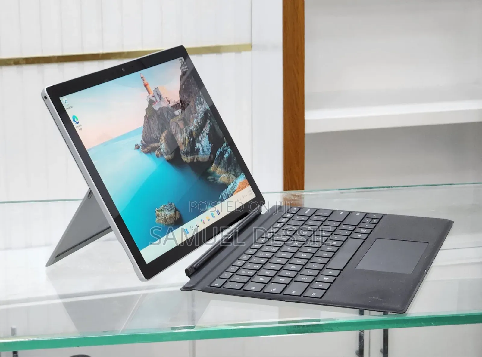New Laptop Microsoft Surface 8GB Intel Core I7 SSD 256GB