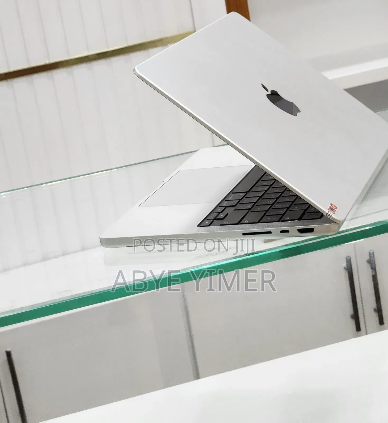 New Apple MacBook Pro 2024 M4 14-Inch 18GB Intel Core M SSD 512GB