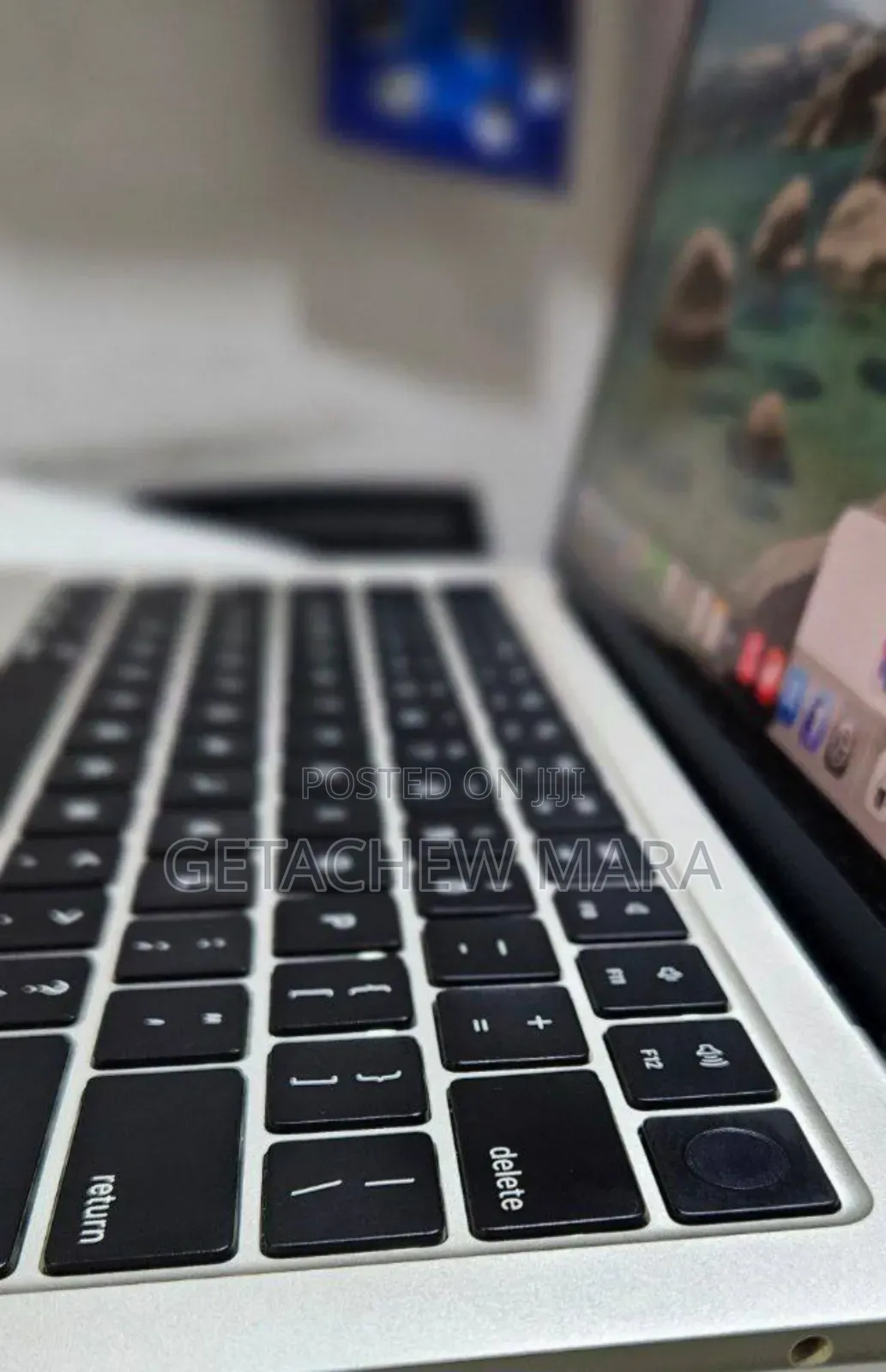 New Laptop Apple MacBook Pro 2022 M2 8GB Intel SSD 256GB