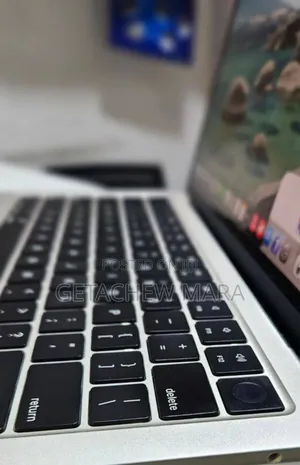 New Laptop Apple MacBook Pro 2022 M2 8GB Intel SSD 256GB