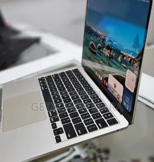 New Laptop Apple MacBook Pro 2022 M2 8GB Intel SSD 256GB