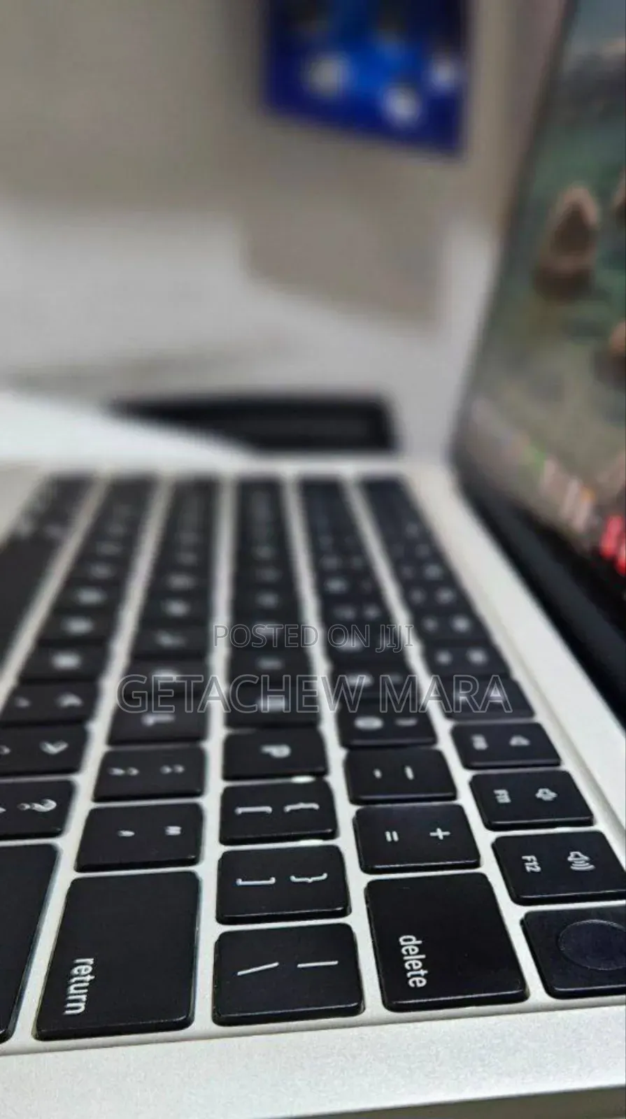 New Laptop Apple MacBook Pro 2022 M2 8GB Intel SSD 256GB