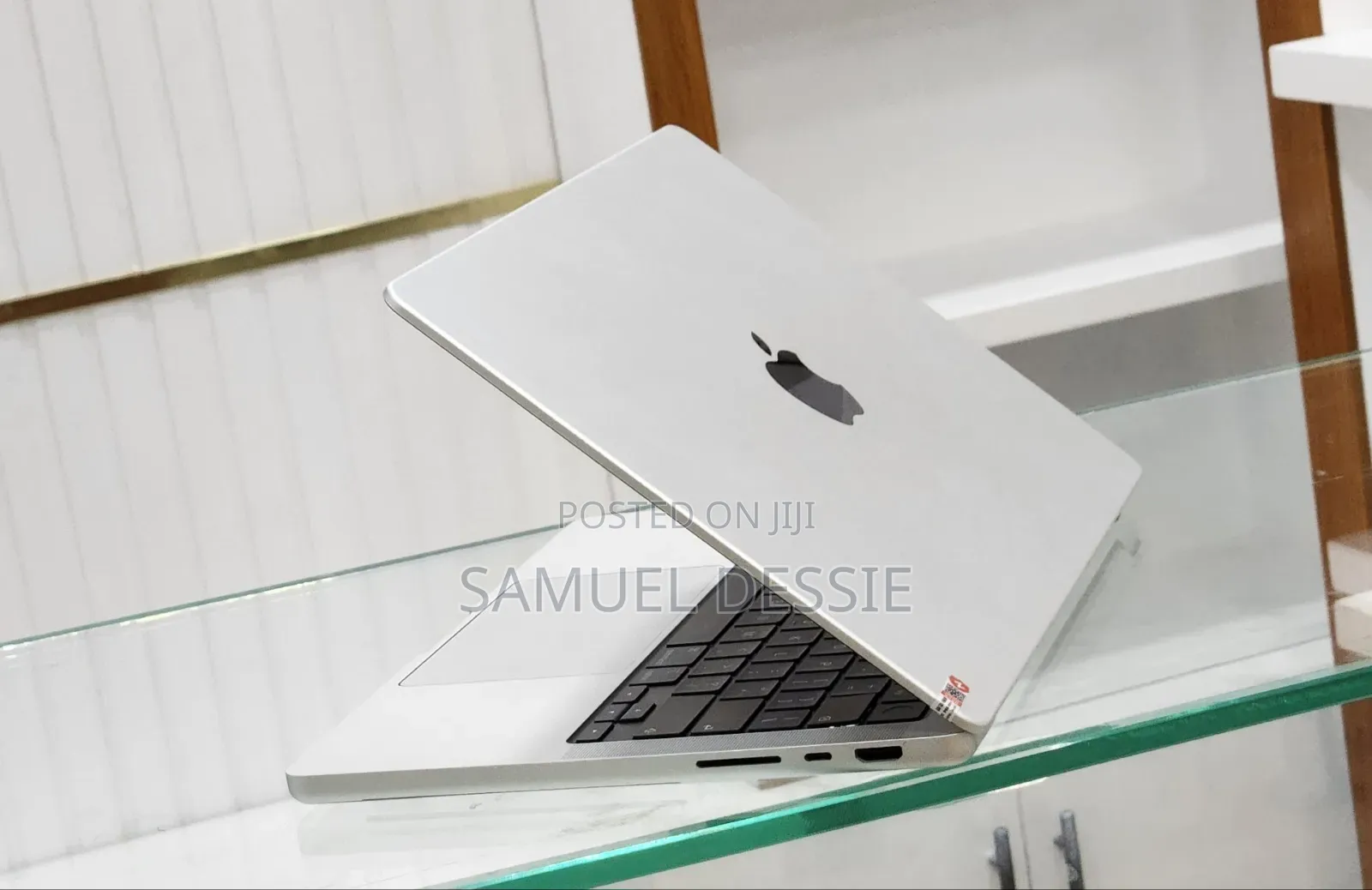New Apple MacBook Pro 2023 M3 14-Inch 18GB Apple M3 Pro SSD 512GB