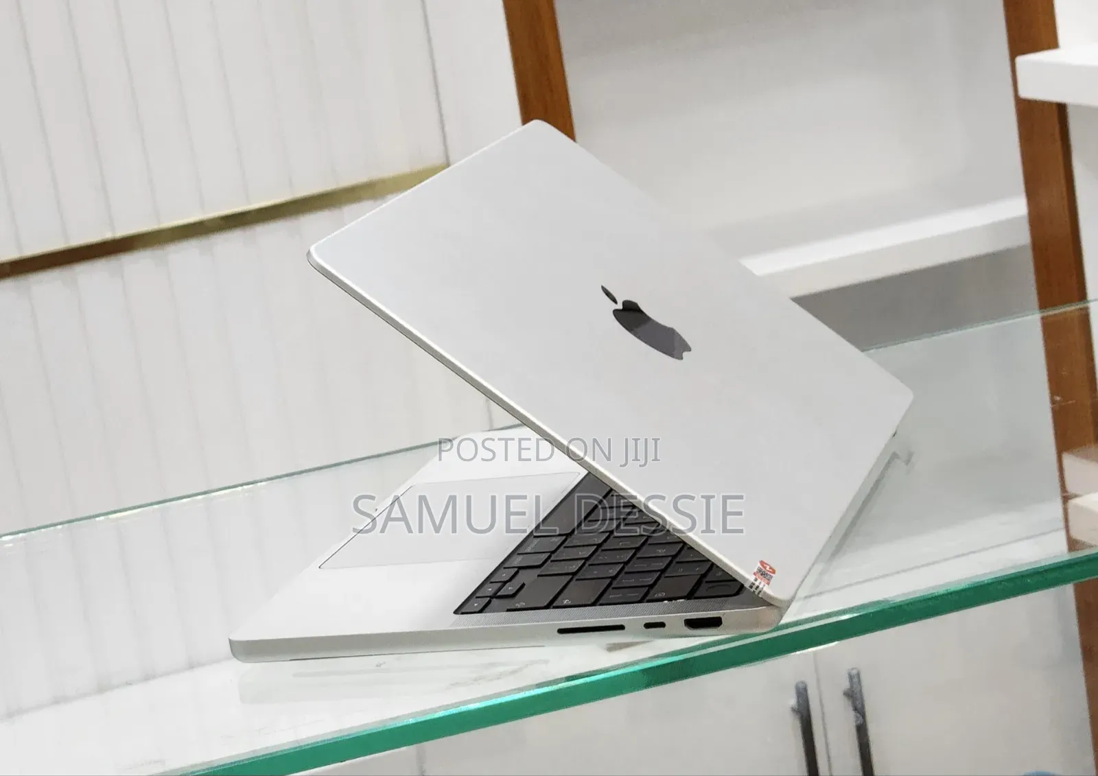 New Apple MacBook Pro 2023 M3 14-Inch 18GB Apple M3 Pro SSD 512GB