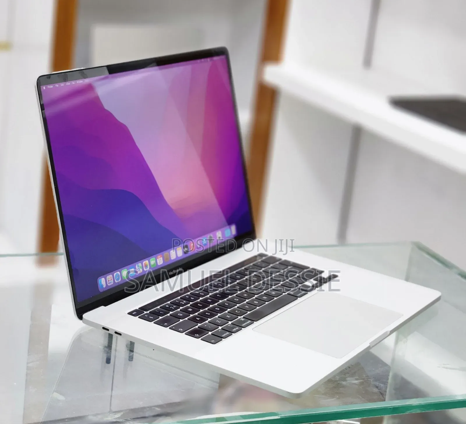 New Laptop Apple MacBook Pro 2019 16GB Intel Core I7 SSD 512GB