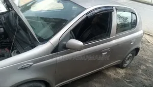 Toyota Vitz 2001 Silver