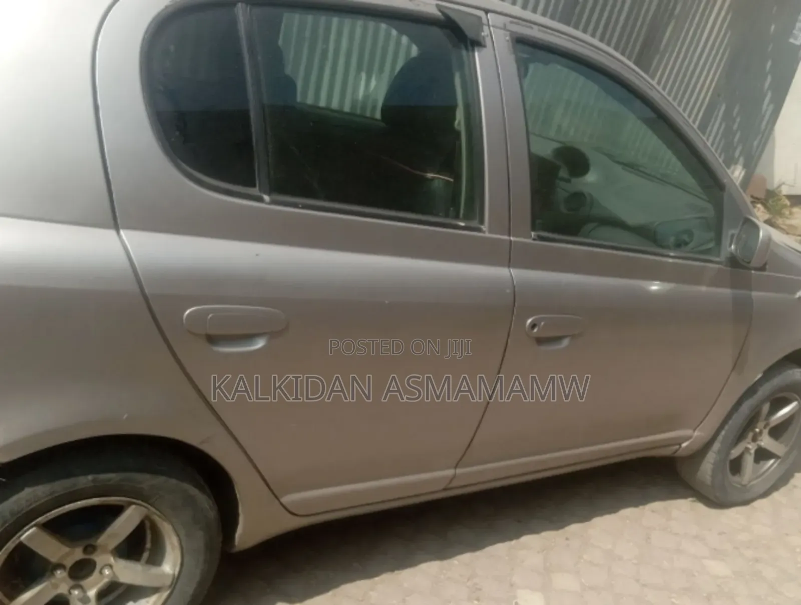 Toyota Vitz 2001 Silver