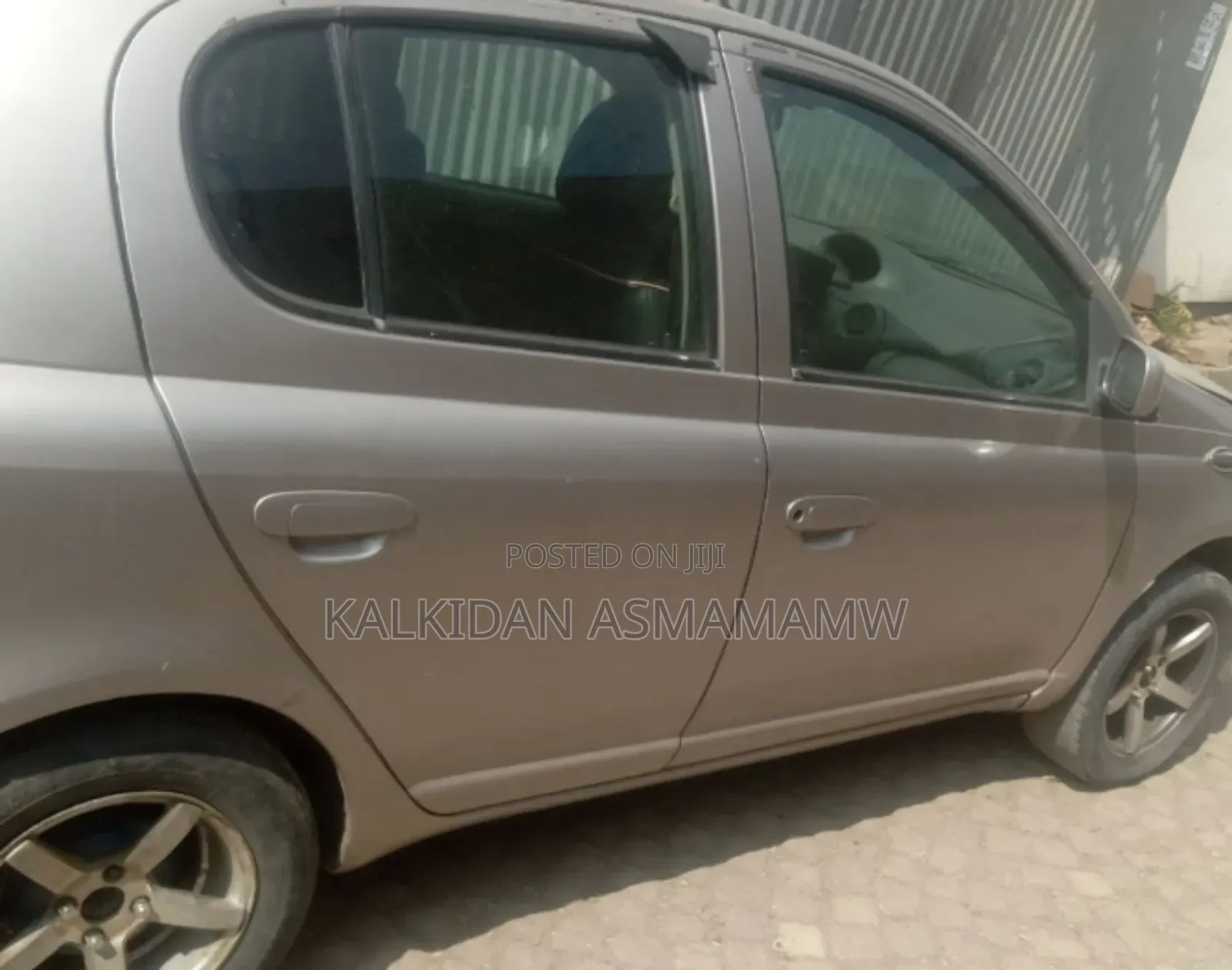 Toyota Vitz 2001 Silver