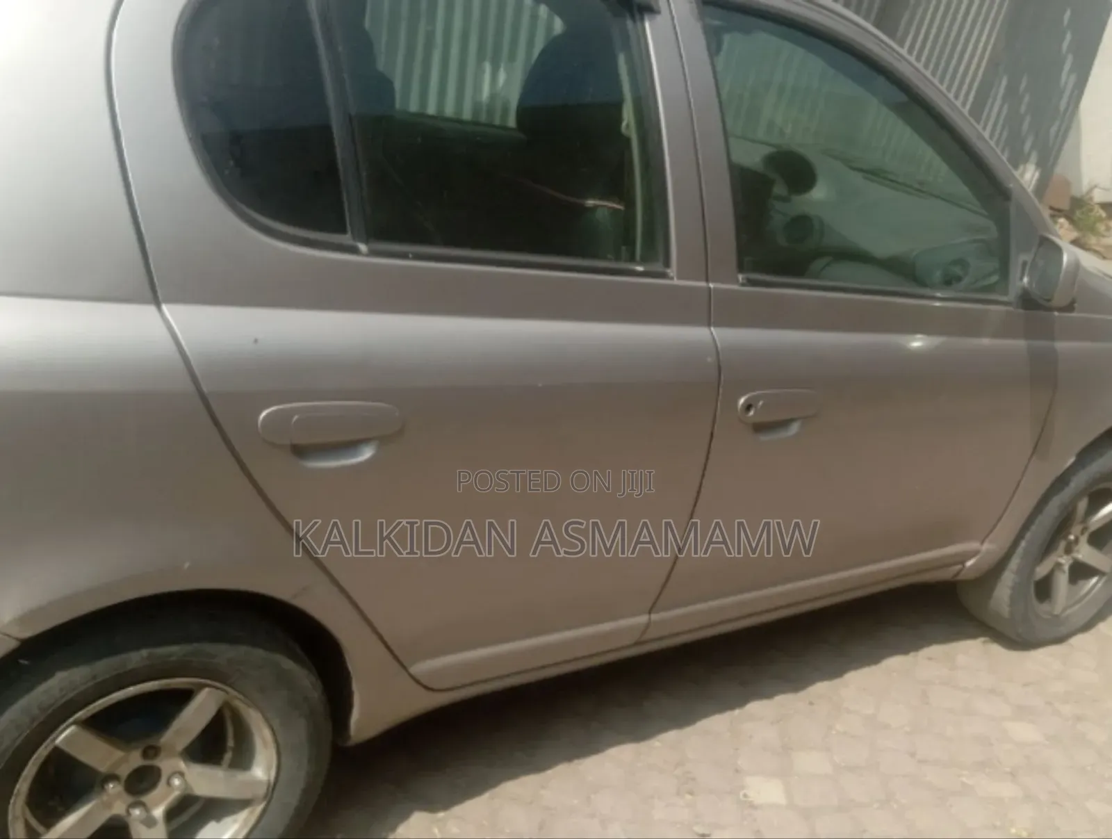 Toyota Vitz 2001 Silver