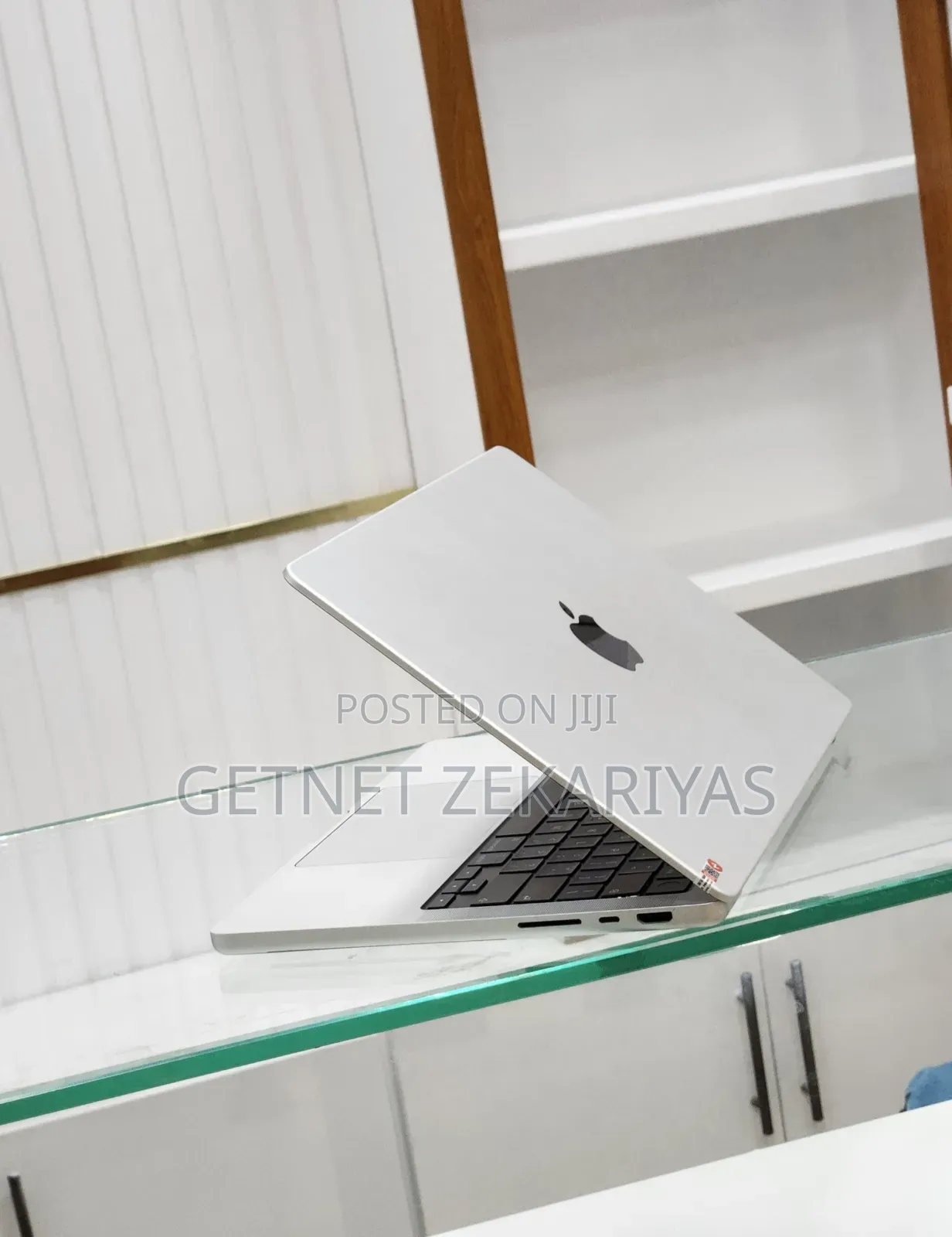 New Apple MacBook Pro 2023 M3 14-Inch 18GB Apple M3 Pro SSD 512GB