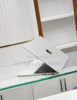 New Apple MacBook Pro 2023 M3 14-Inch 18GB Apple M3 Pro SSD 512GB