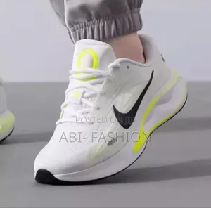 Nike Men's Journey Run Running Shoes