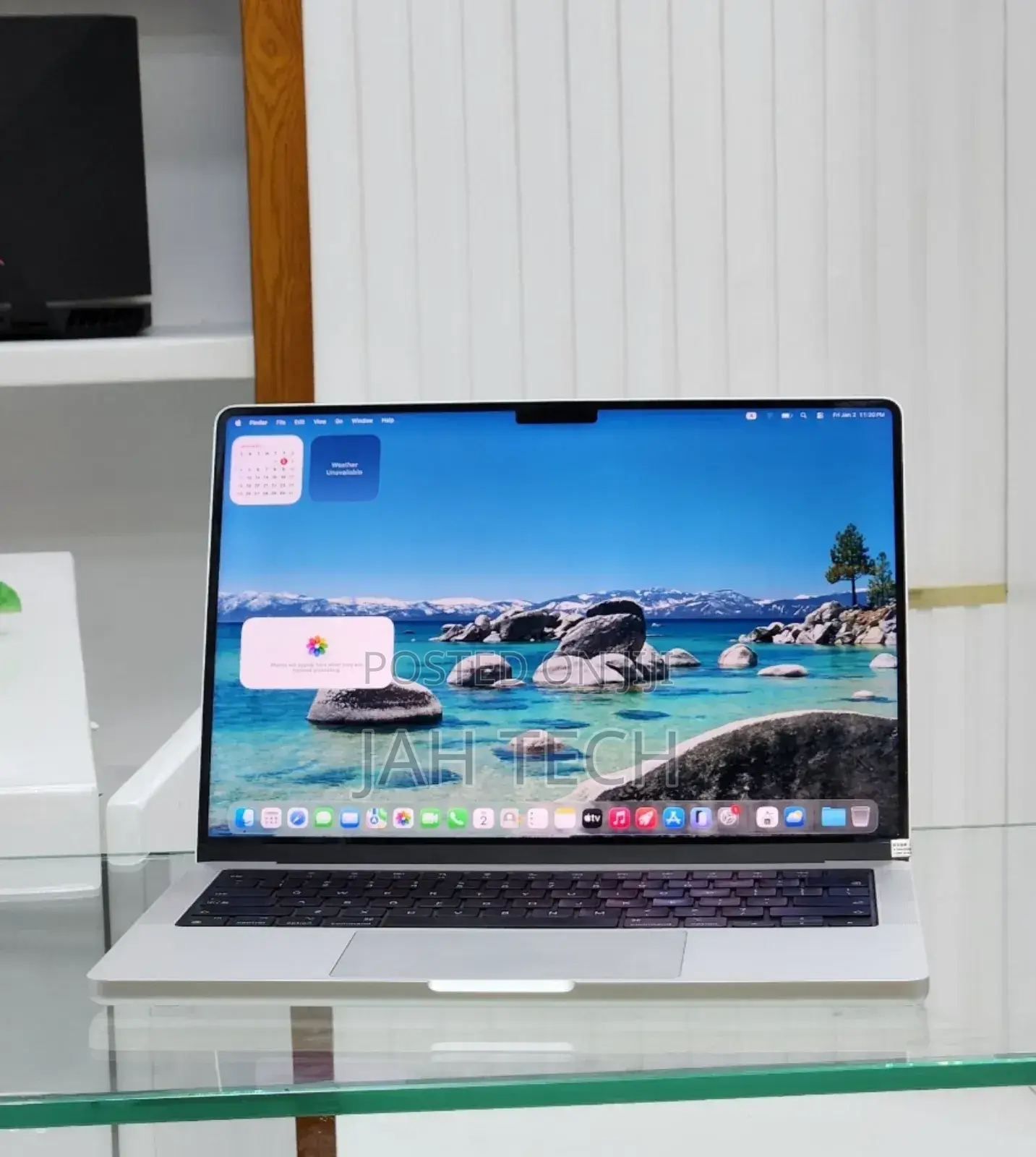 New Apple MacBook Pro Max 2023 M2 14-Inch 16GB Apple M1 Max SSD 512GB