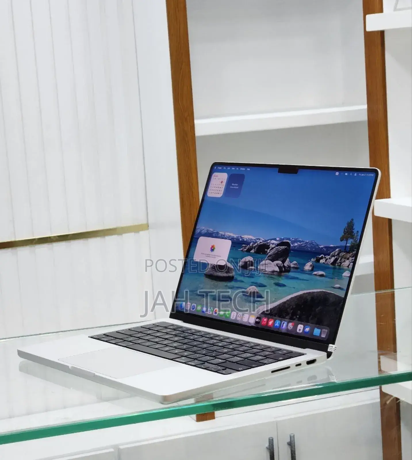 New Apple MacBook Pro Max 2023 M2 14-Inch 16GB Apple M1 Max SSD 512GB