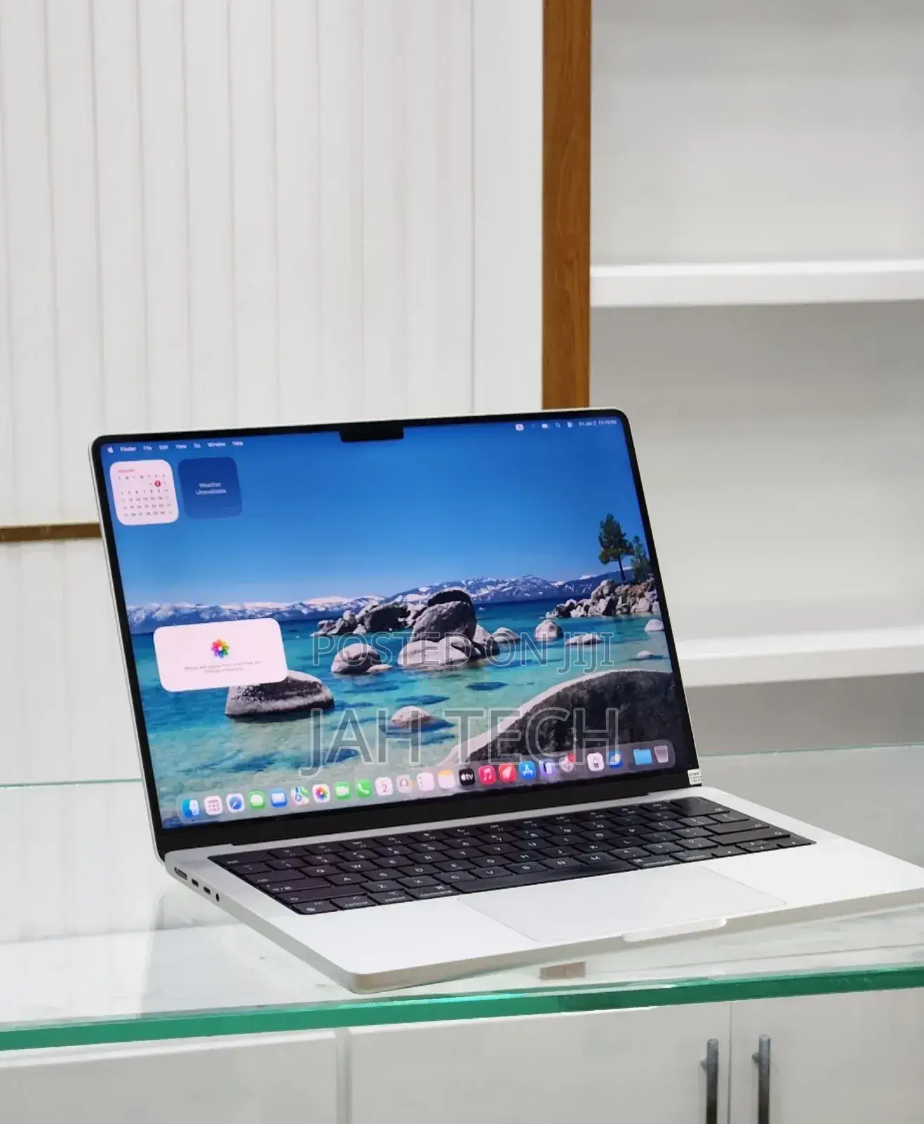 New Apple MacBook Pro Max 2023 M2 14-Inch 16GB Apple M1 Max SSD 512GB