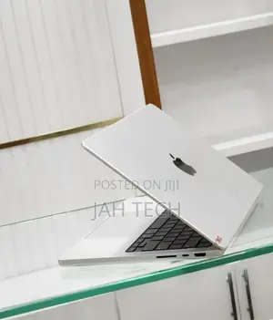 New Apple MacBook Pro Max 2023 M2 14-Inch 16GB Apple M1 Max SSD 512GB
