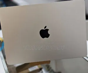 New Laptop Apple MacBook Air 2022 M2 8GB Apple M2 SSD 256GB