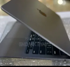 New Laptop Apple MacBook Air 2022 M2 8GB Apple M2 SSD 256GB