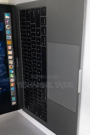 New Laptop Apple MacBook Pro 2017 8GB Intel Core I5 SSD 256GB